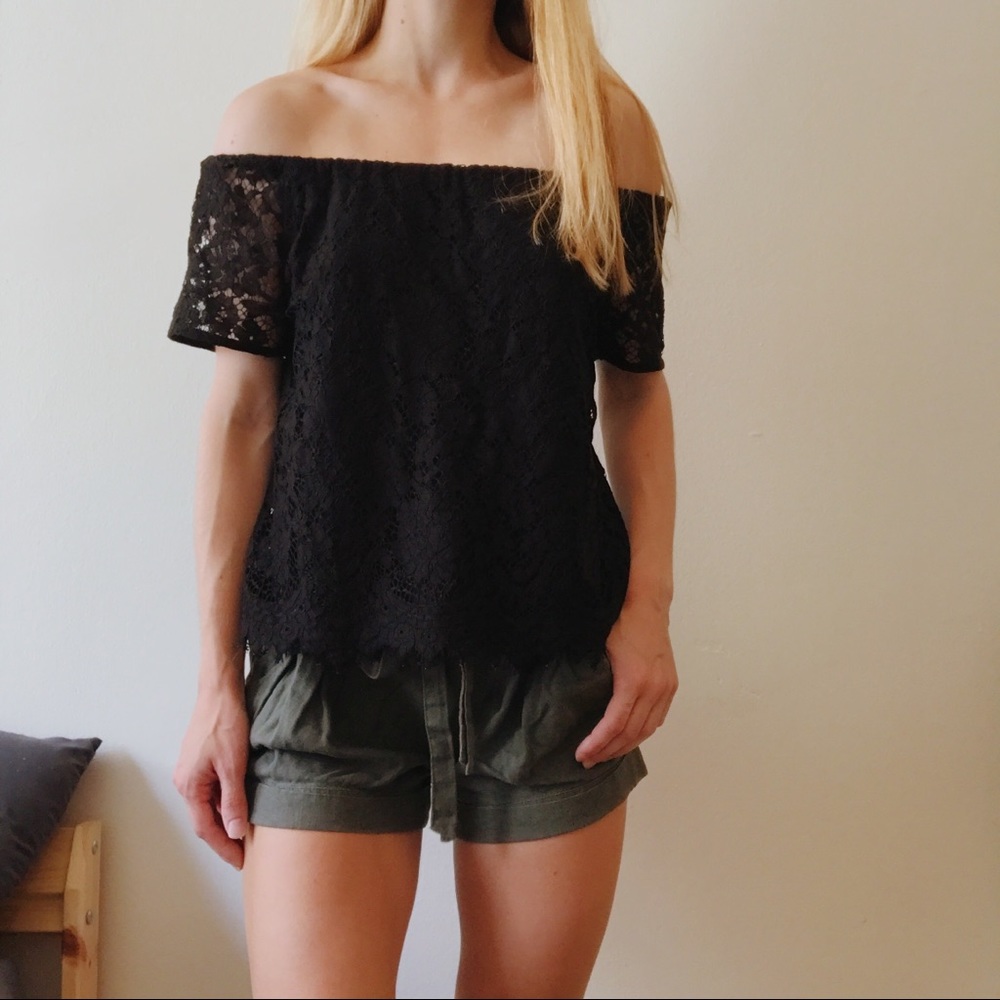 WAYF Women’s Small Black Lace Off The Shoulder Top